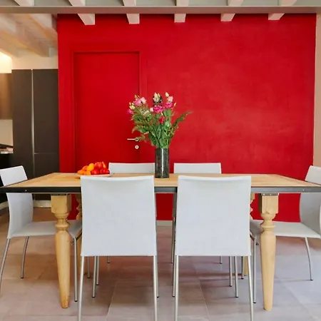 Castelli Delux 메나지오